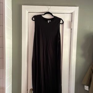 Black Sleeveless Dress